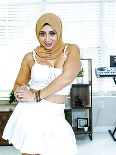 Curvy Arab Mom Gets Fucked Through The Hole In Her Lingerie photos (Lilly Hall)